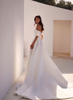 Maura 36/40  1.100 eur | pôvodná cena 2.850 eur  