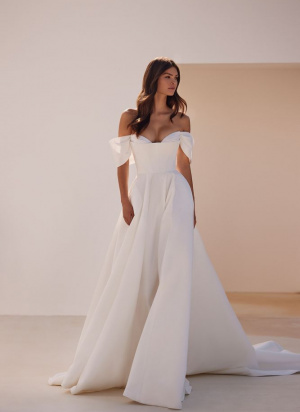 Maura 36/40 1.100 eur | pôvodná cena 2.850 eur Maura 36/40 1.100 eur | pôvodná cena 2.850 eur