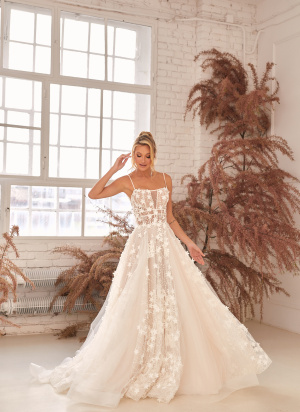 Selina 36/40  1.100 eur | pôvodná cena 2.450 eur 